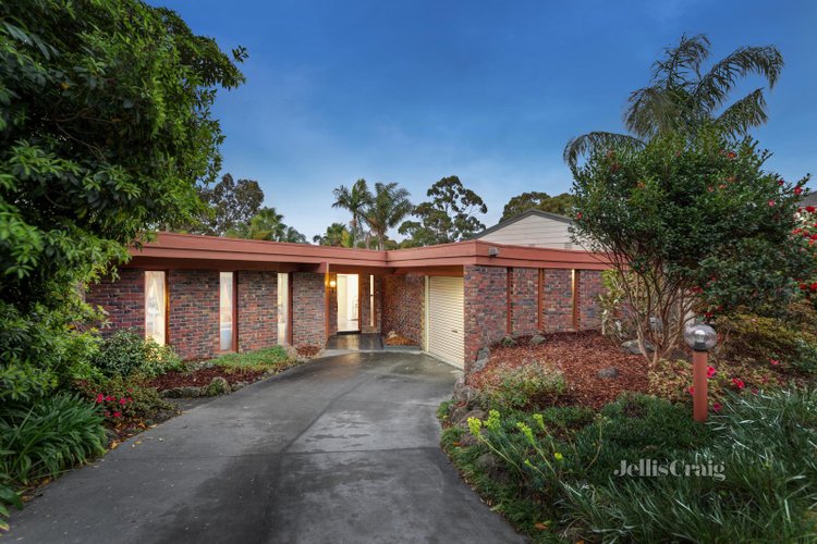13 Redleaf Way Wheelers Hill 3150