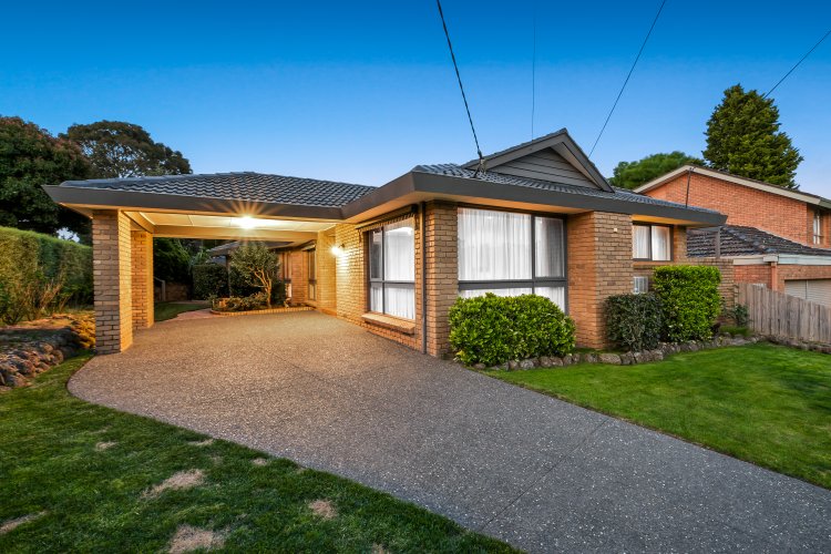 13 Rowitta Drive Glen Waverley 3150