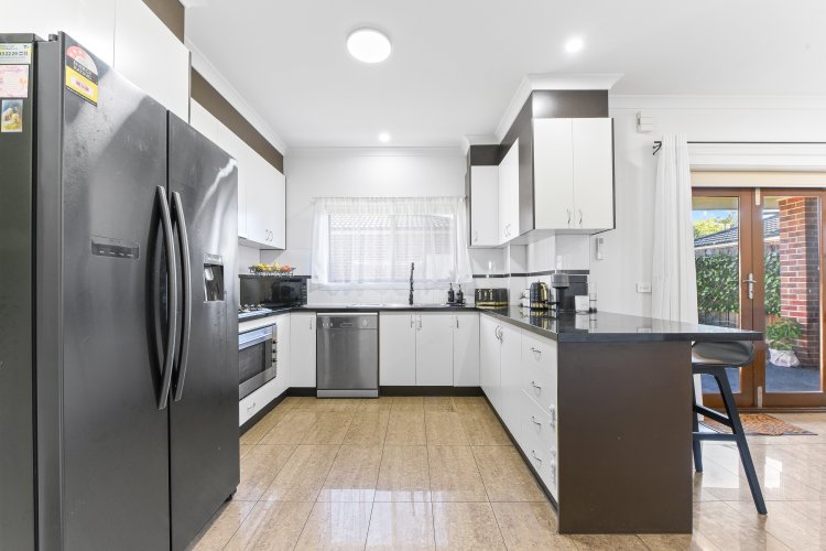 1/3 Sutton Court Glen Waverley 3150
