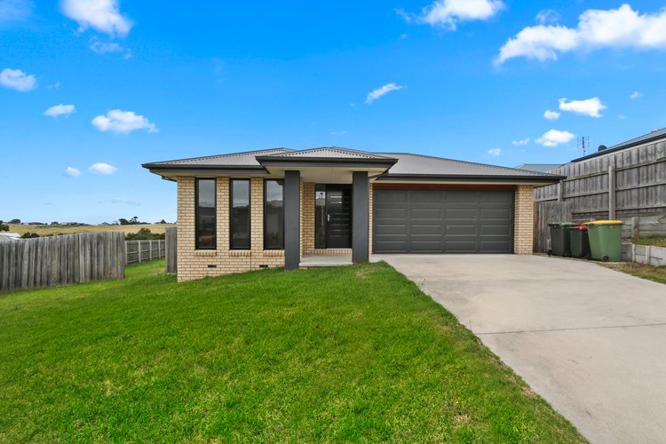 13 Westbury Way, Lakes Entrance