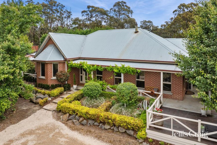 130 Stonier Road Napoleons 3352
