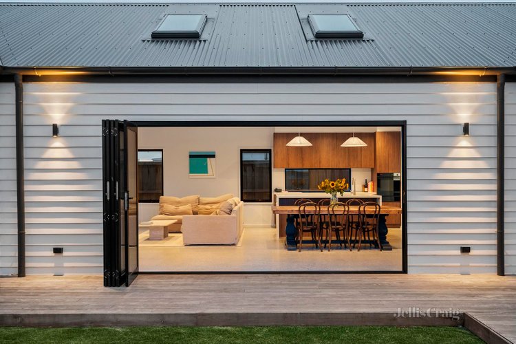 132 Oakdean Boulevard Ocean Grove 3226