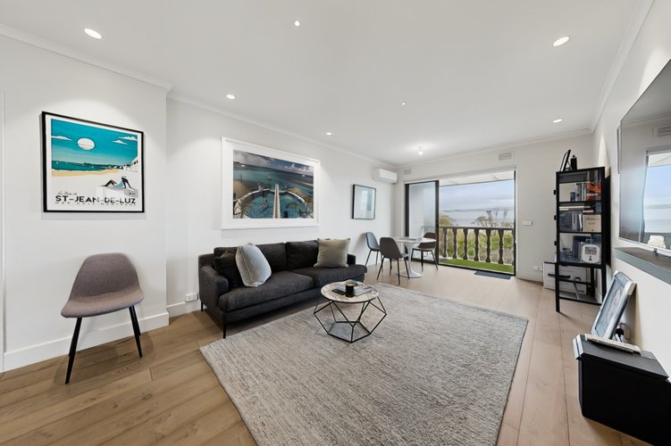 13/45A Ormond Esplanade Elwood 3184