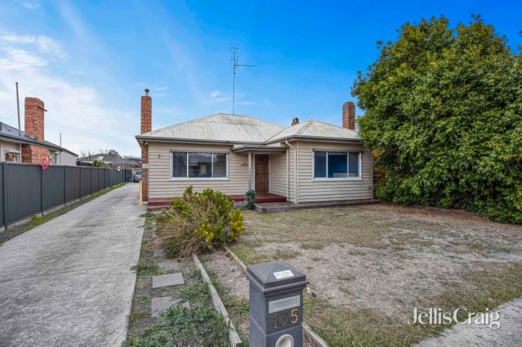 135 Walker Street  Sebastopol 3356