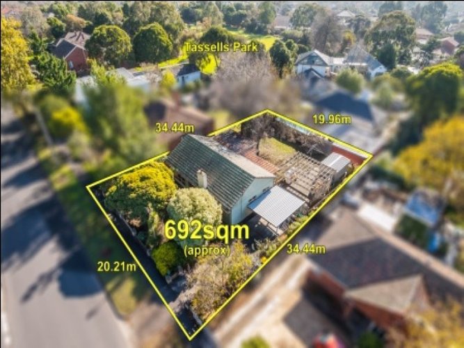135 Woodhouse Grove Box Hill North 3129