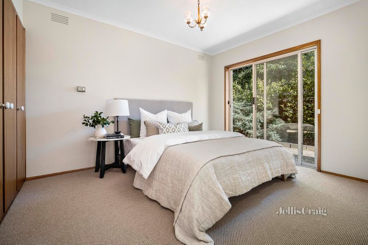 1355A Gregory Street Lake Wendouree 3350