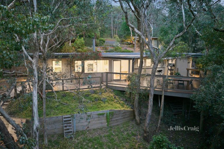 136 Scenic Crescent Eltham North 3095