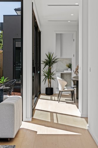 1 37 Larch Crescent  Mount Waverley 3149