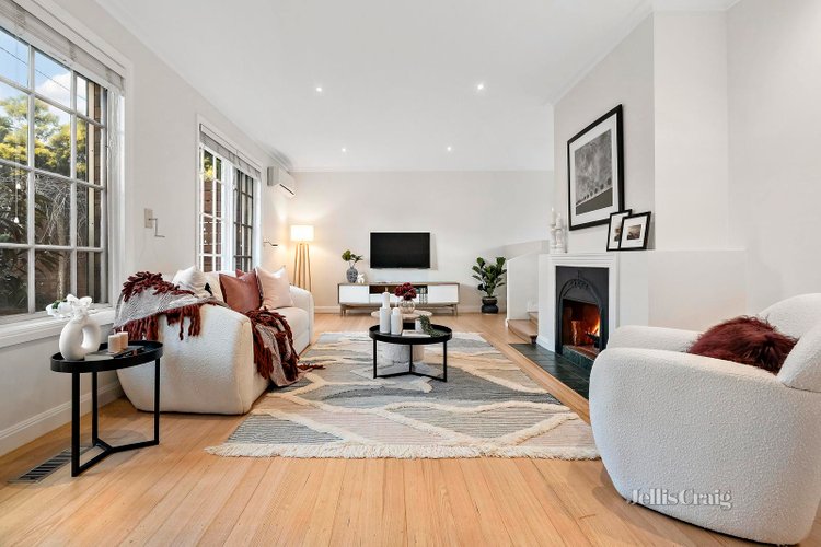 1 374 Belmore Road Mont Albert North 3129