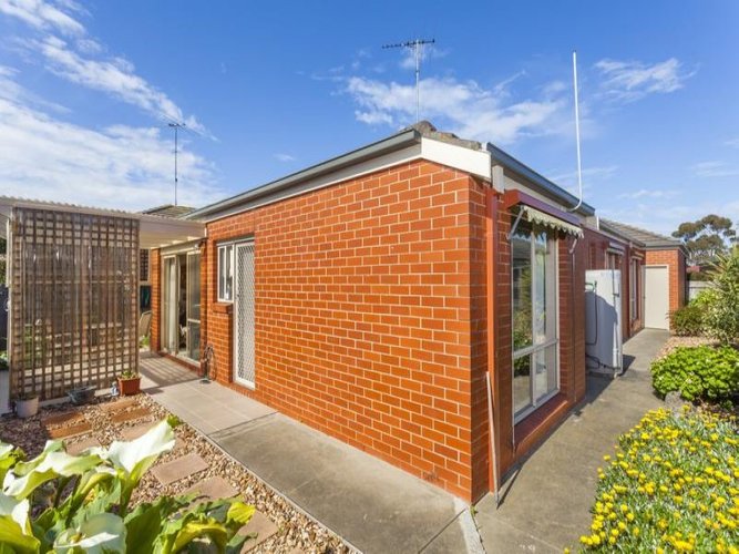 1/4 Binbrook Court, Highton