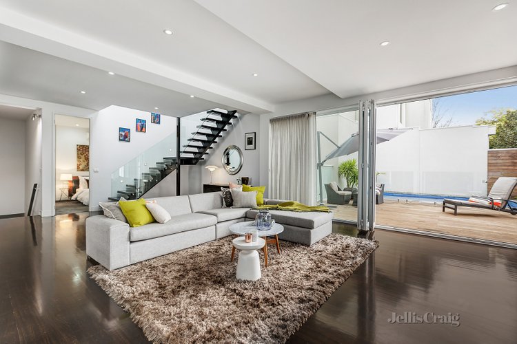 1/4 Birtles Court Balwyn 3103
