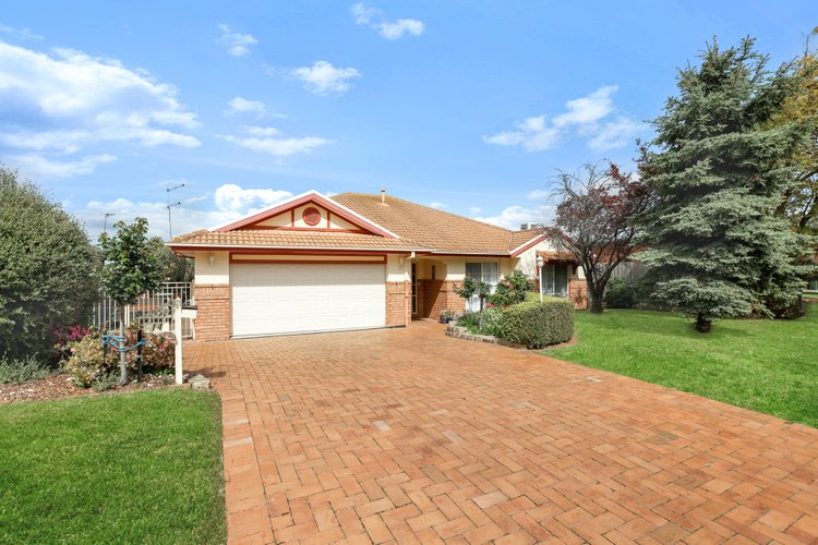 14 Charlton Place, Eastwood