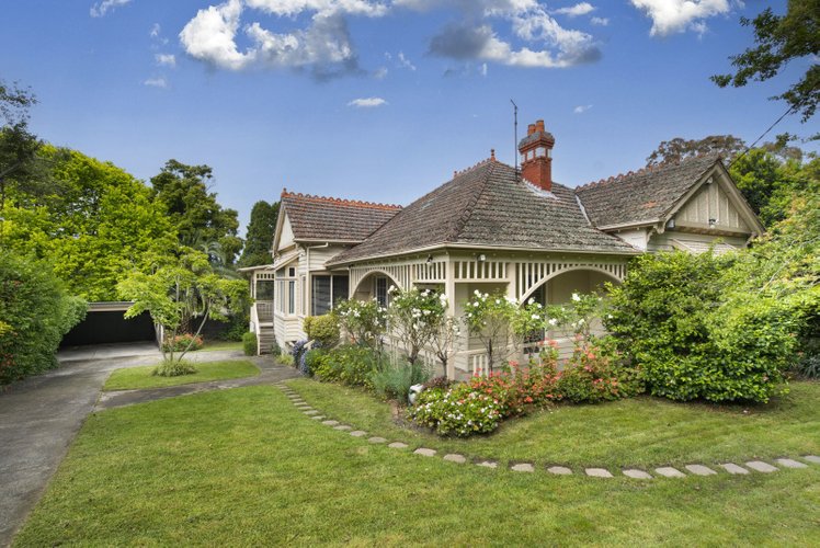14 Chaucer Crescent Canterbury 3126
