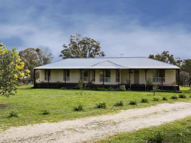 14 Cooke Street Elphinstone 3448
