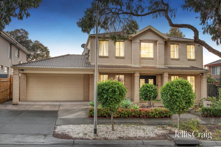14 Holmes Way Glen Waverley 3150