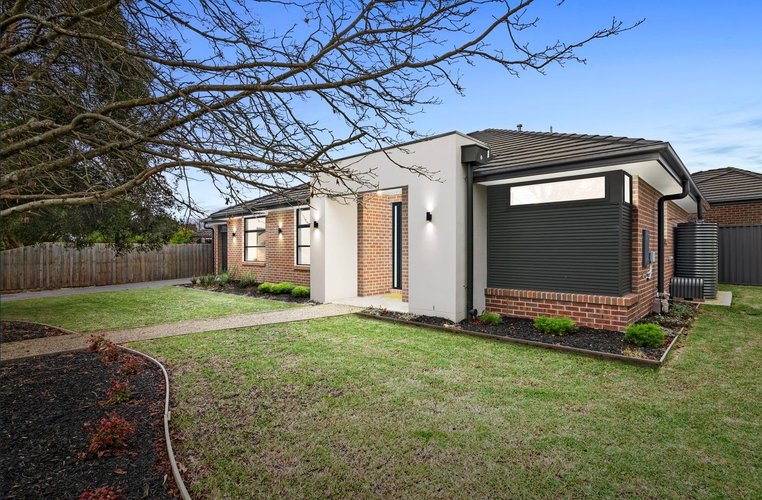 14 Malcolm Court  Croydon North 3136