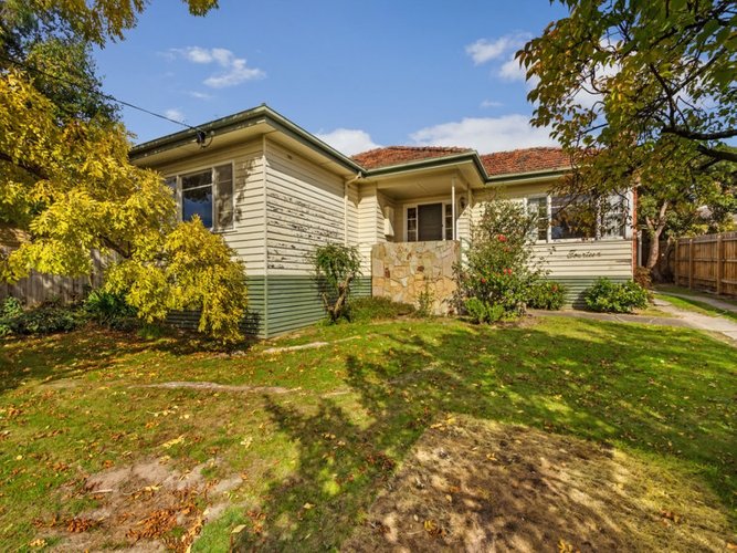 14 Narallah Grove Box Hill North 3129
