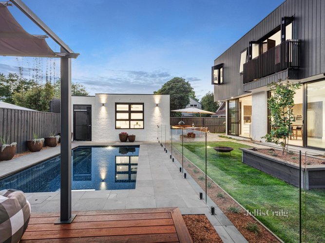 14 Waltham Street Flemington 3031