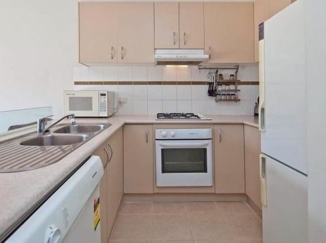14/18 Tulloch Grove  Glen Waverley 3150