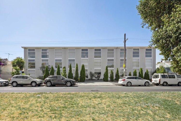 14 34 Neill Street Carlton 3053