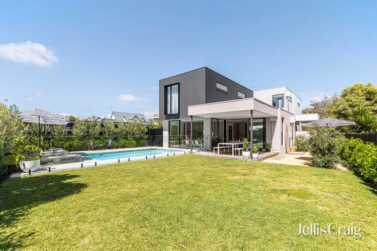 15 Adelaide Street Blairgowrie 3942