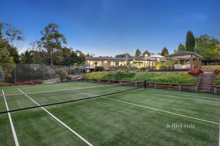 15 Anglemere Crescent Donvale 3111