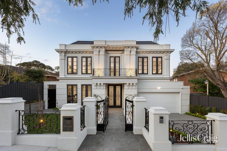 15 Brazilia Drive Glen Waverley 3150
