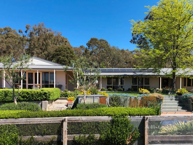 15 Brennans Road West  Arthurs Creek 3099