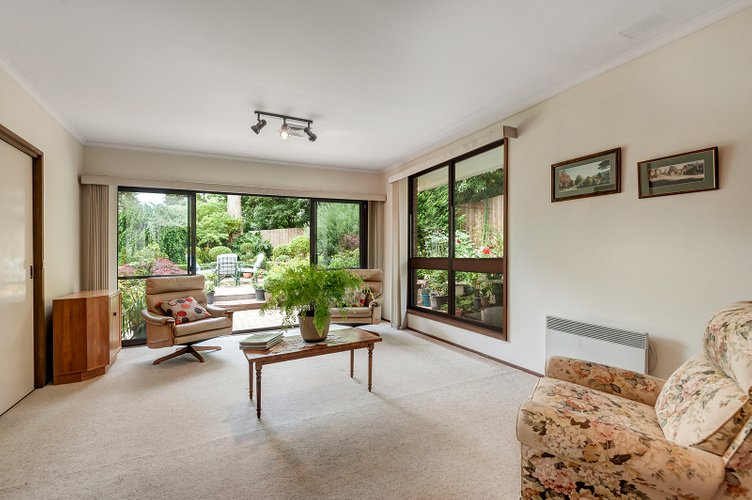 15 Crosby Drive Glen Waverley 3150