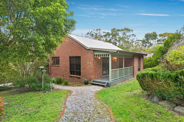 15 Edinburgh Road  Lilydale 3140