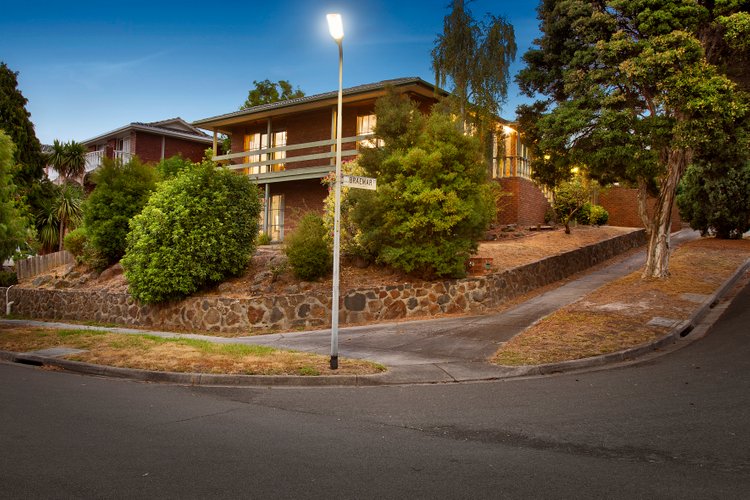 15 Erskine Crescent Wheelers Hill 3150