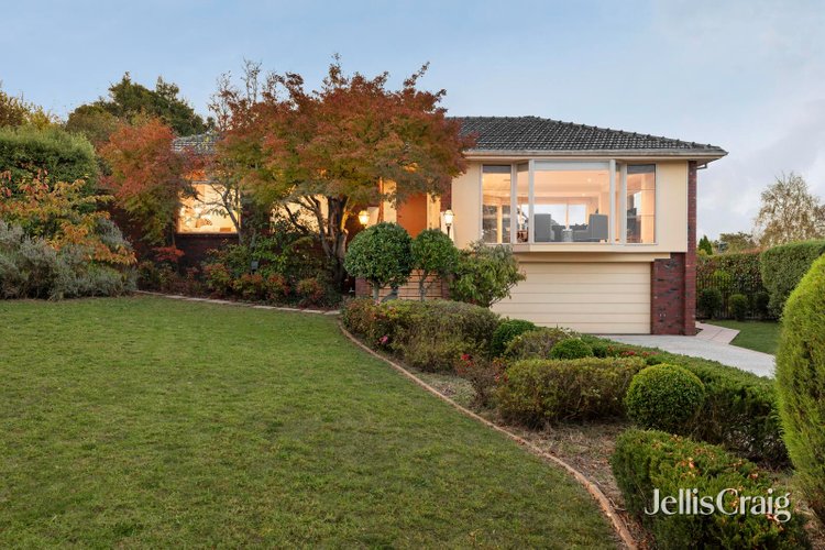 15 Gwingana Crescent Glen Waverley 3150
