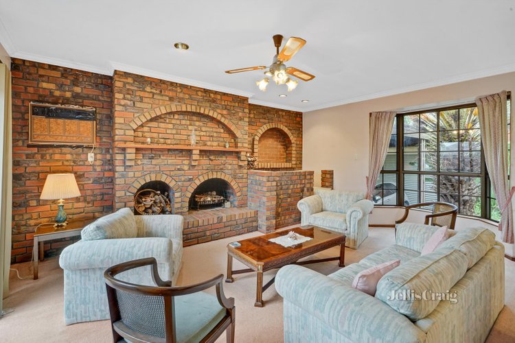 15 Highvale Road Glen Waverley 3150
