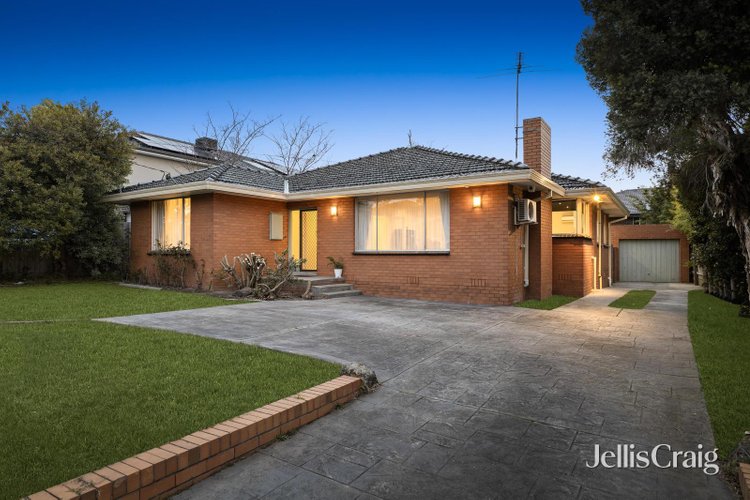 15 Kingswood Avenue Mount Waverley 3149
