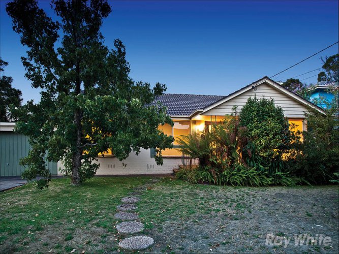 15 Lowen Road Glen Waverley 3150