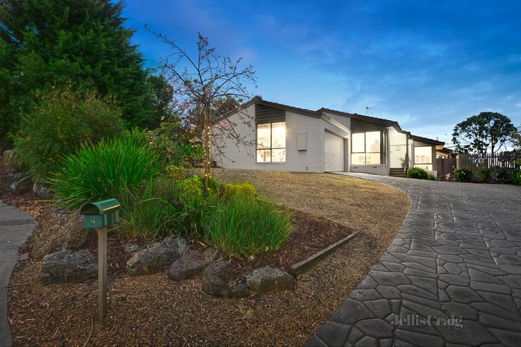 15 Lyons Rise Eltham 3095