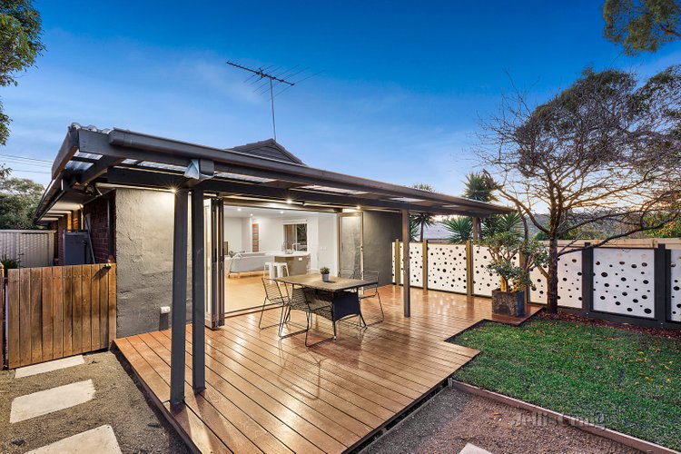 1/5 Park West Road Eltham 3095