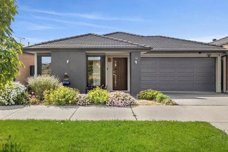 15 Parkes Avenue Charlemont 3217