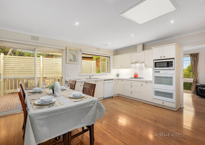 15 Paxton Drive Glen Waverley 3150