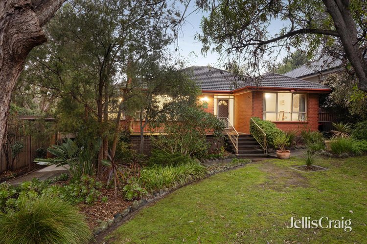 15 Pine Avenue Briar Hill 3088