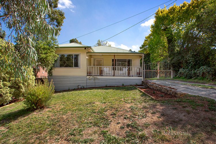 15 Pinehills Drive Greensborough 3088