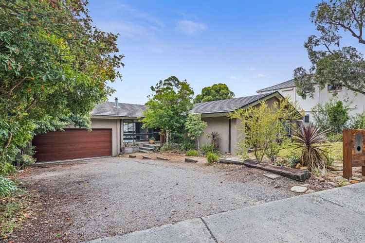 15 Redleaf Way Wheelers Hill 3150