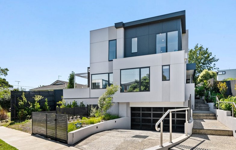 1/5 Saxon Street Doncaster 3108