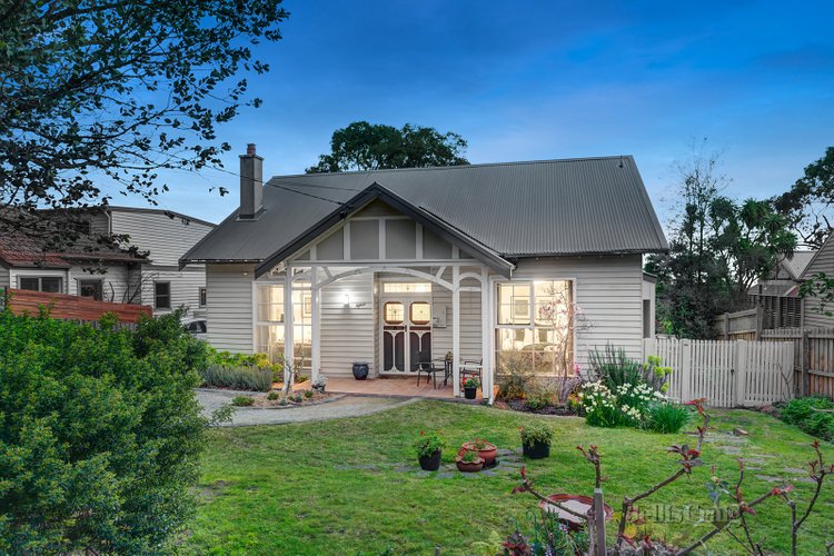 15 Sherwood Road Surrey Hills 3127