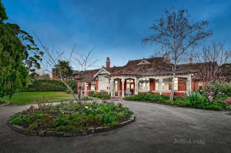 15 St Johns Avenue Mont Albert 3127