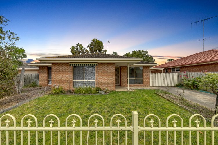15 Stefania Mews Whittington 3219