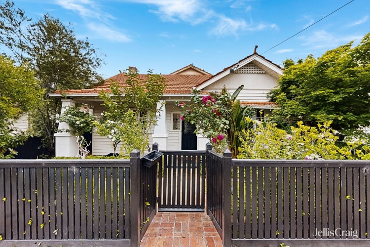15 Suffolk Avenue  Coburg 3058