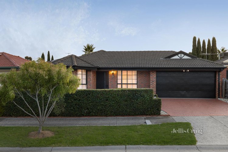 15 Truscott Avenue Roxburgh Park 3064