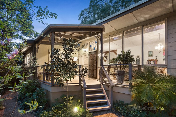 15 Valley Road Research 3095