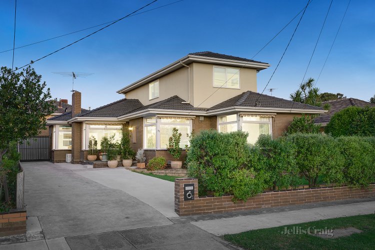 15 Venice Avenue Mitcham 3132